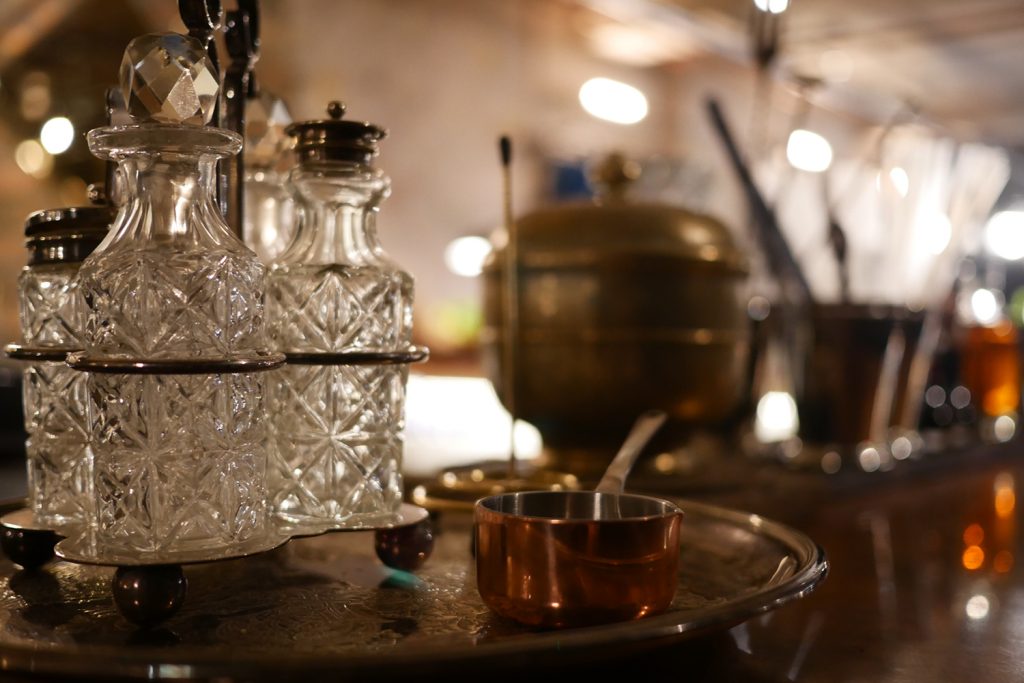 kricket-soho-london-bar-restaurant-design-interiors-indian-glassware