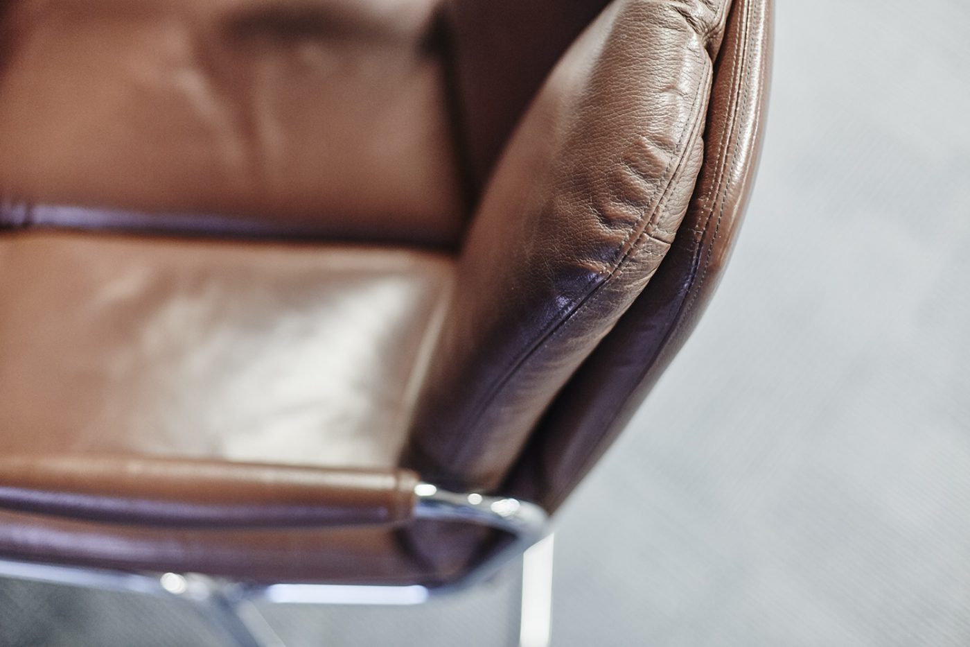 Good_Stuff_845_cool_workspace_office_design_interiors_graphic_london_leather_chair