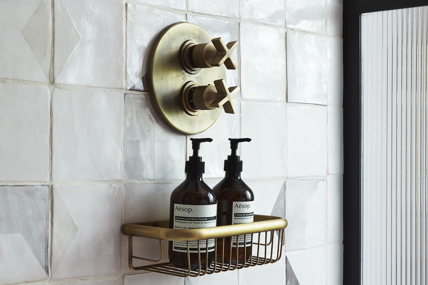 Canonbury Square_interior_design_sourcing_styling_shower_design_bathroom_glass_ensuit_modern_details_tiles